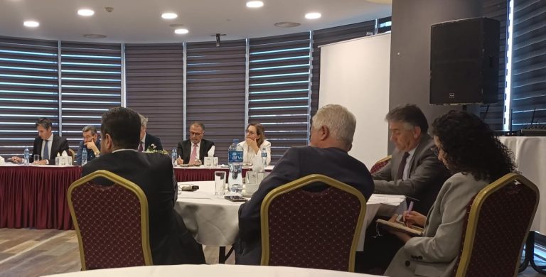 مركز التحكيم التجاري في غرفة تجارة وصناعة محافظة الخليل يشارك في ورشة عمل
