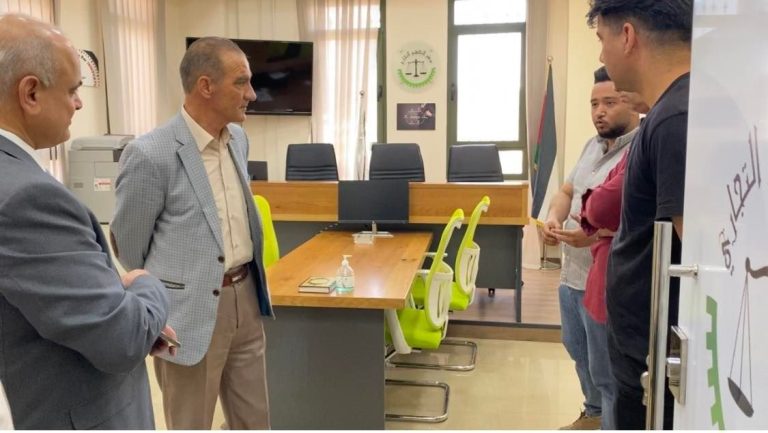 مركز التحكيم التجاري في غرفة تجارة وصناعة محافظة الخليل يستقبل وفد من وزارة العمل الفلسطينية