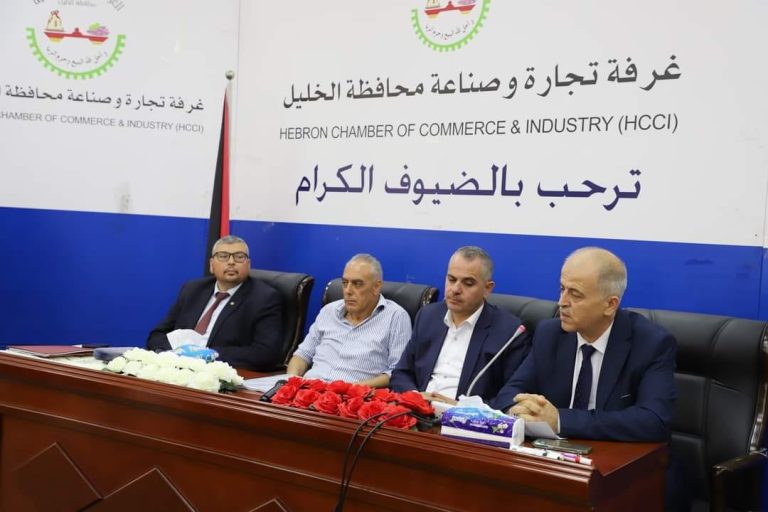 مركز التحكيم في غرفة تجارة وصناعة محافظة الخليل ووزارة العدل يفتتحان دورة متقدمة في “التحكيم وحل النزاعات بالوسائل البديلة”