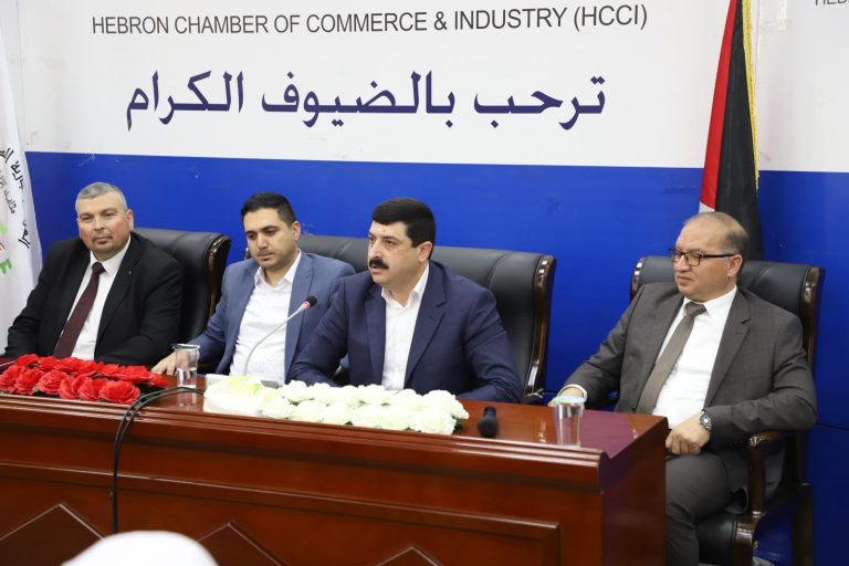 مركز التحكيم التجاري في غرفة تجارة وصناعة محافظة الخليل يختتم دورة متقدمة في التحكيم