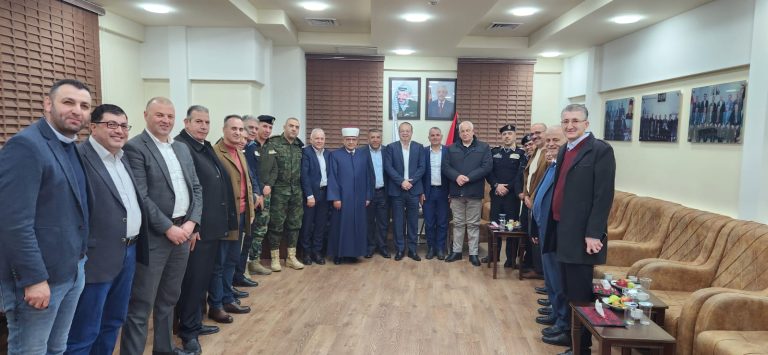 استقبل مركز التحكيم التجاري في غرفة تجارة وصناعة محافظة الخليل   كل من سعادة وزير الداخلية الفلسطيني اللواء  وزير الأوقاف والشؤون الدينية الفلسطينية  وممثلي الاتحادات والنقابات الفلسطينية والأجهزة الأمنية .